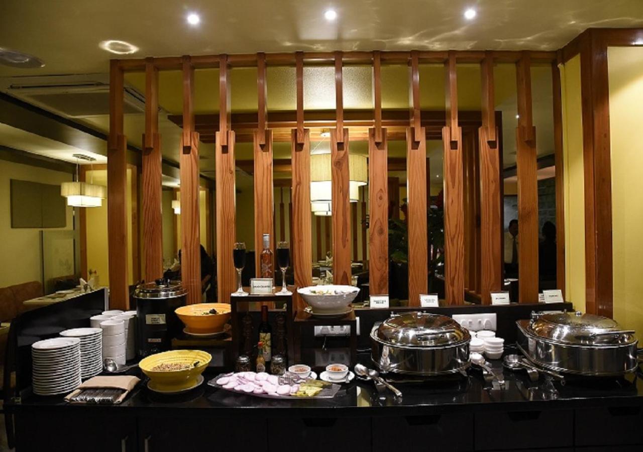 Hotel Green Olive Aurangabad  Buitenkant foto