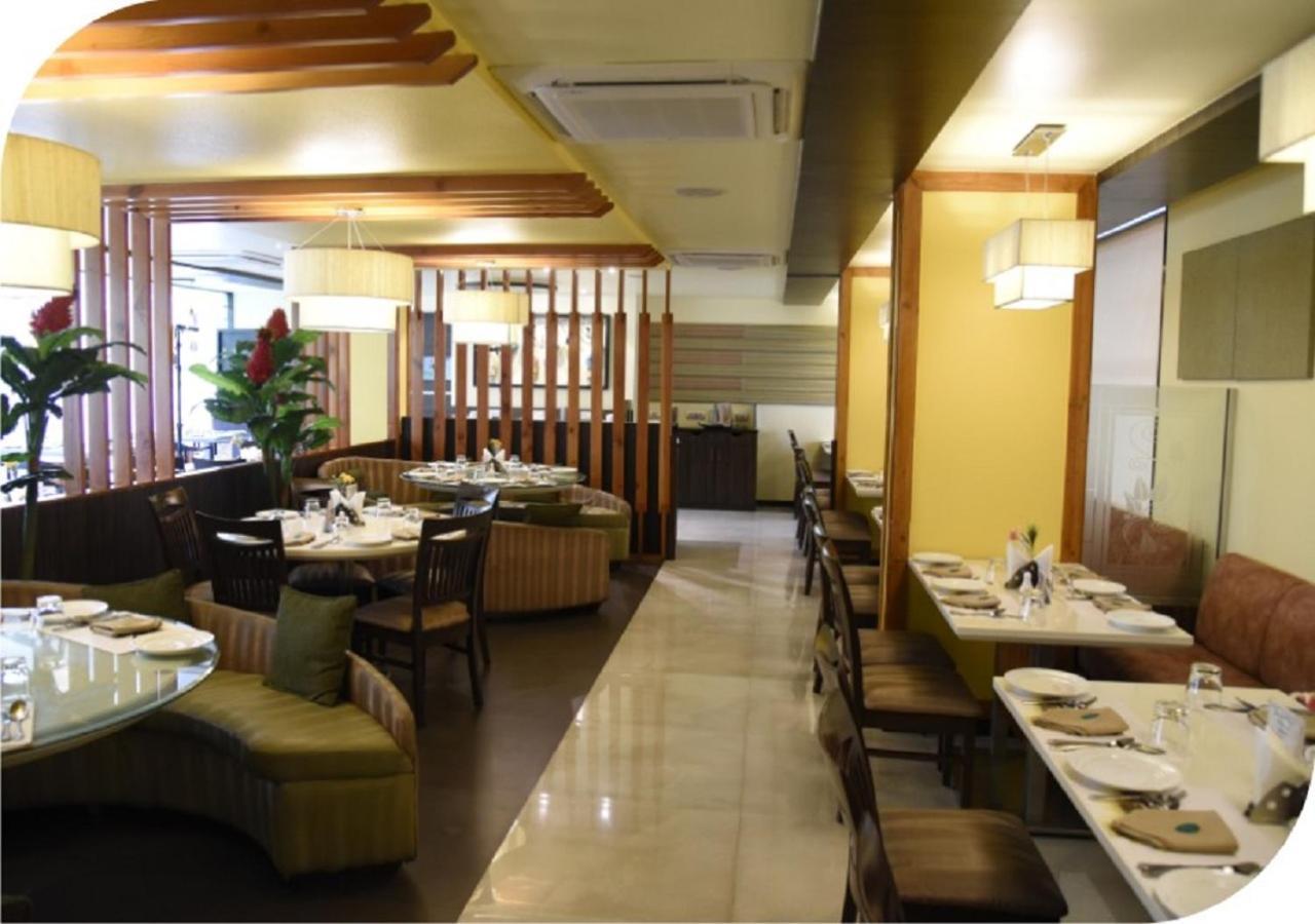 Hotel Green Olive Aurangabad  Buitenkant foto