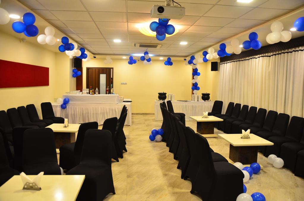 Hotel Green Olive Aurangabad  Buitenkant foto