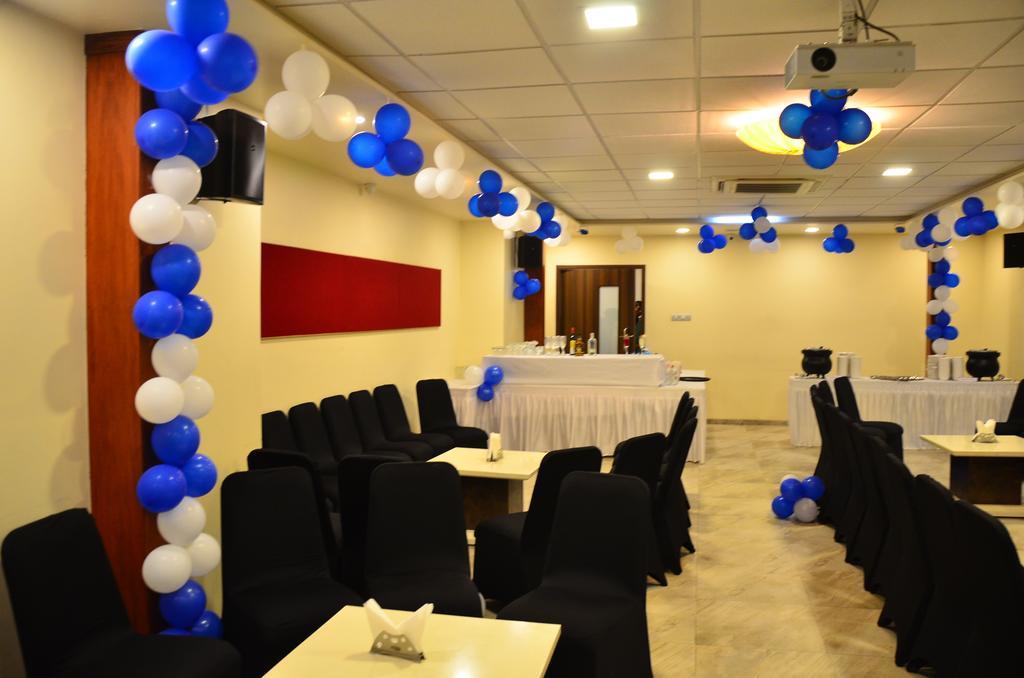 Hotel Green Olive Aurangabad  Buitenkant foto