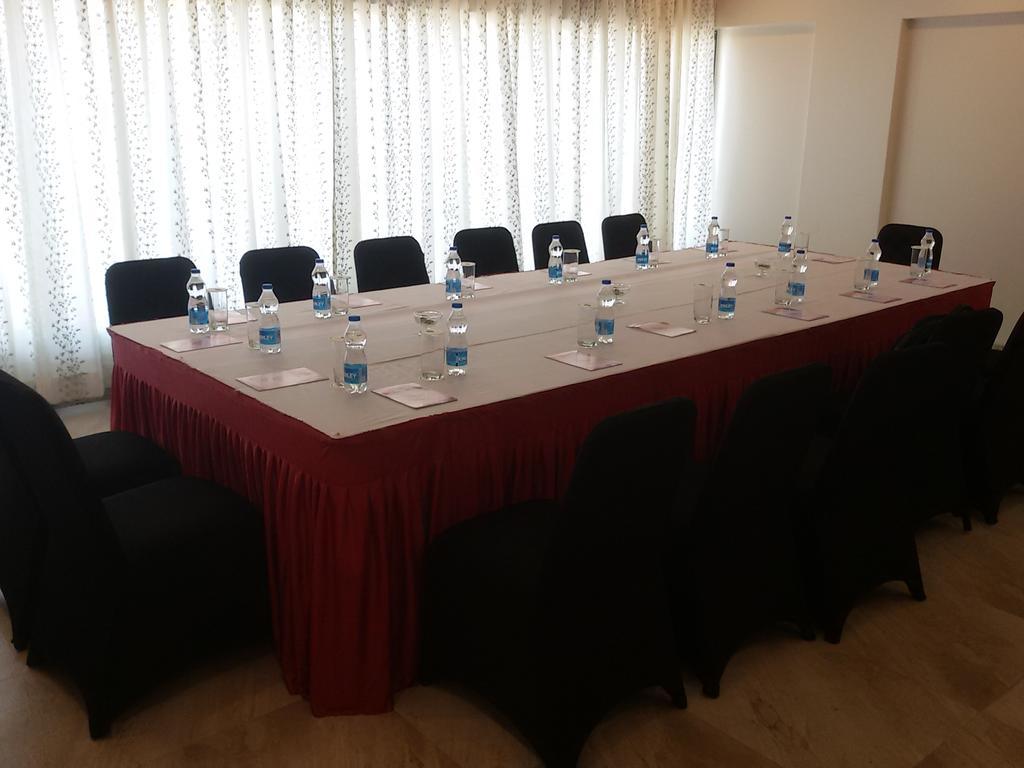 Hotel Green Olive Aurangabad  Buitenkant foto