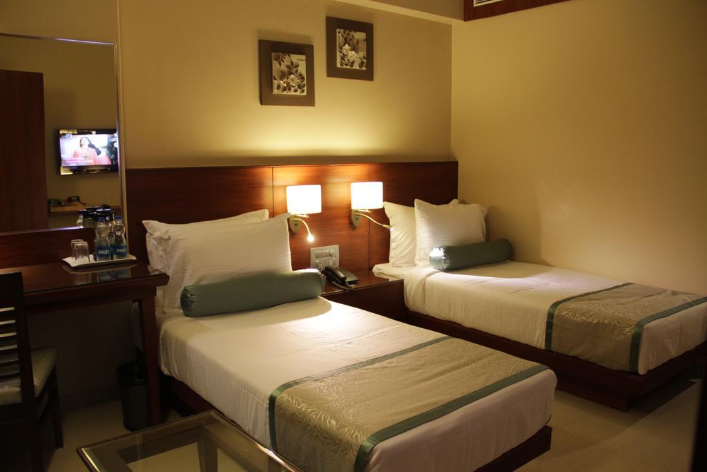 Hotel Green Olive Aurangabad  Buitenkant foto