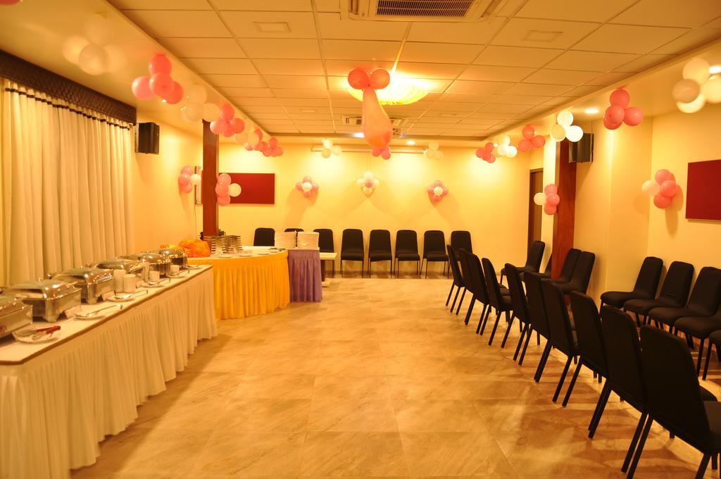 Hotel Green Olive Aurangabad  Buitenkant foto