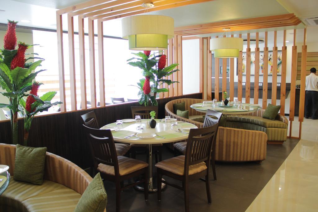 Hotel Green Olive Aurangabad  Buitenkant foto